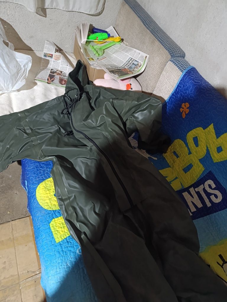 Продам дождевой костюм