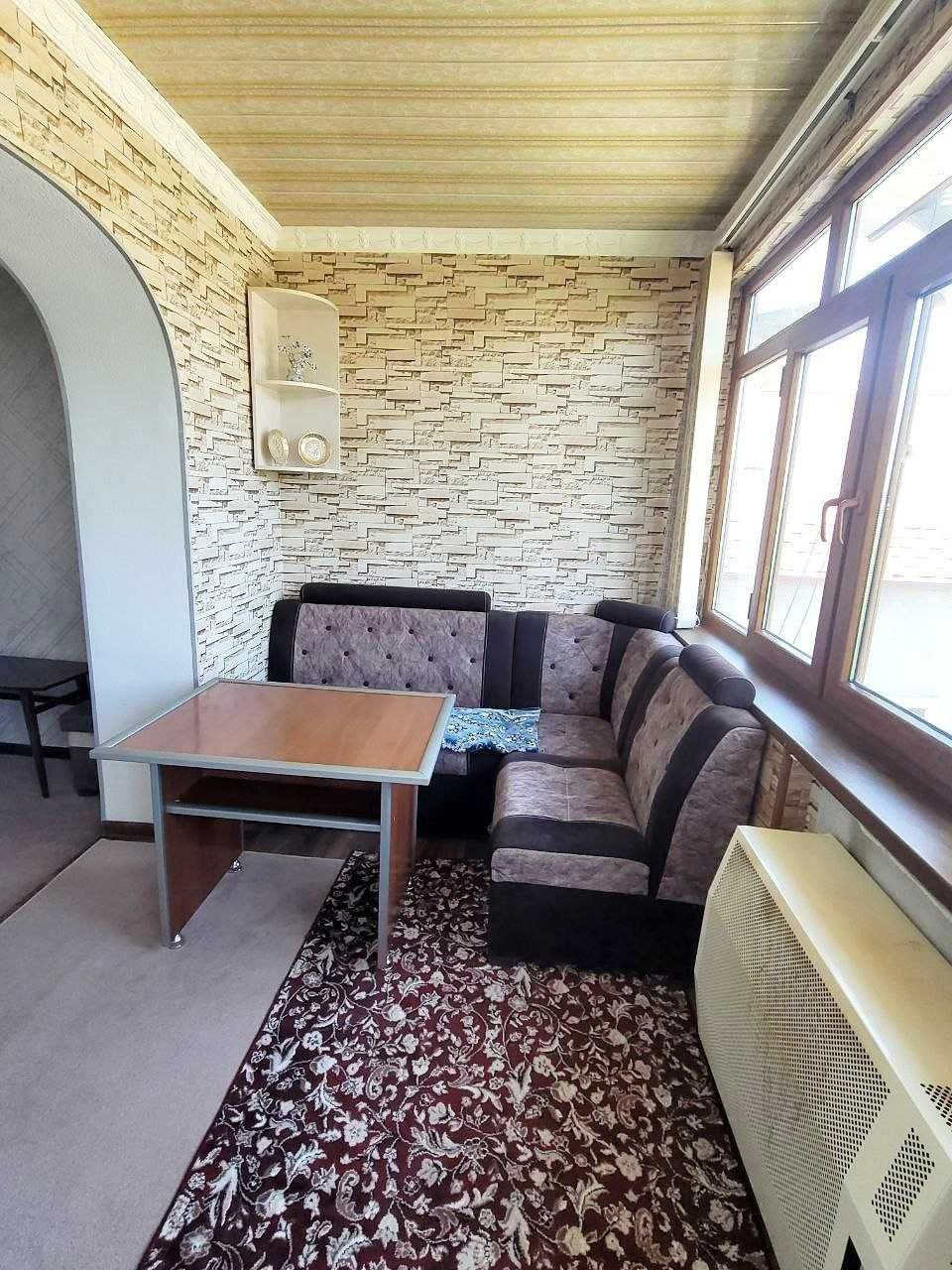 1 xonali 2 xonaga o'zgartirilgan kvartira sotuvda
