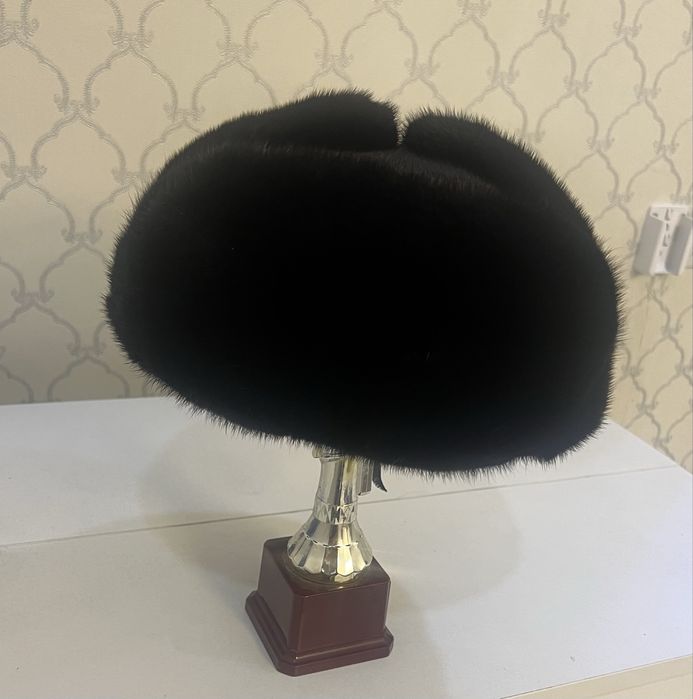 Продам норковую шапку 60 размер