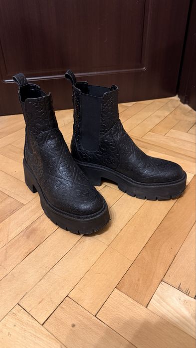 Дамски боти GUESS