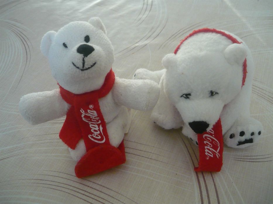 Различни неща с надпис Кока-Кола