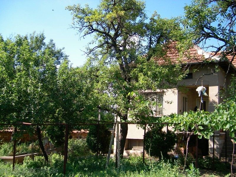 Продавам къща с двор от собственик с.Рогозен Врачанско