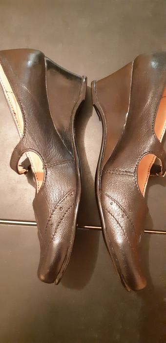 Нови обувки от естествена кожа