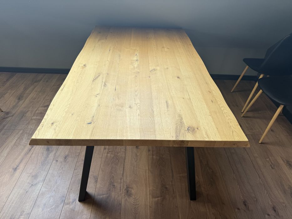 Трапезна маса от масив с метални крака(черен мат). Размери: 160/90/75