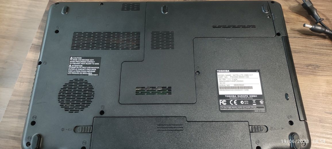 Vând laptop toshiba satellite c660-ic7