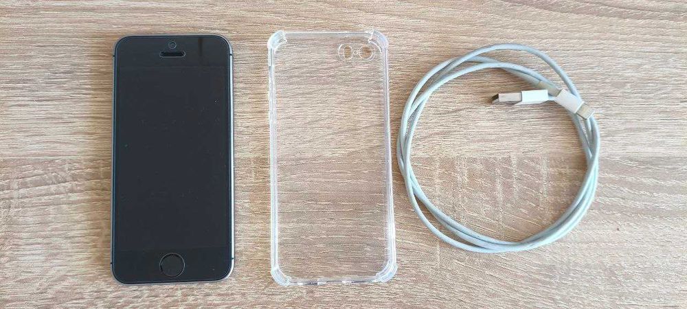 Apple iPhone SE 32gb фабрично отключен телефон, без забележки като нов