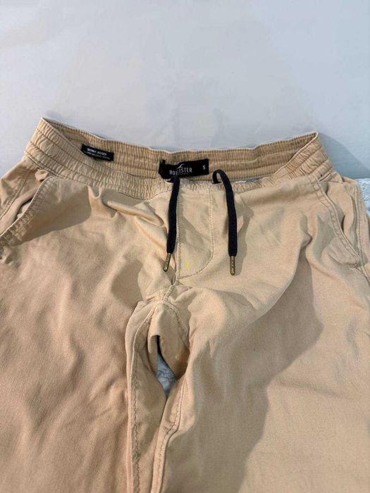 Панталон (мъжки) Zara черен / Панталон (мъжки) Hollister бежов