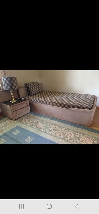 Vând 2 paturi lemn complete+ noptiere si lămpii