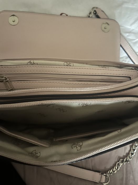 оригинална дамска чанта GUESS