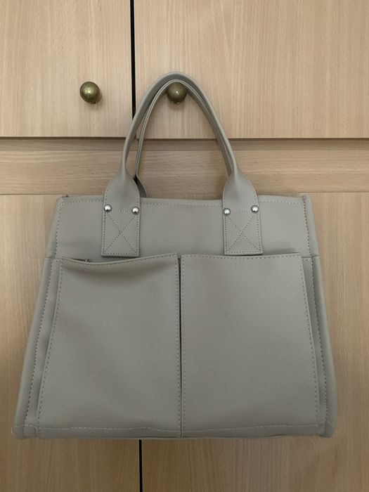 Дамска чанта в бежаво