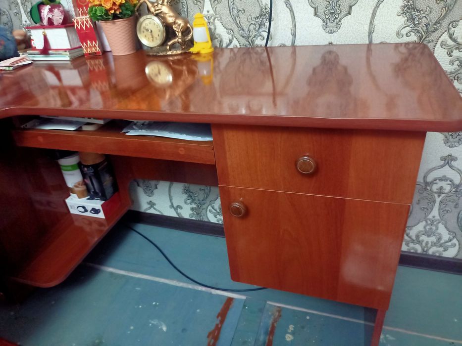 Продаётся компьютерный стол