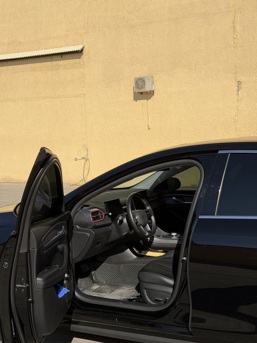 Chazor BYD salondan olingan