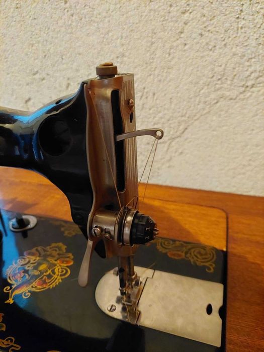 Крачна шевна машина Singer - шкаф