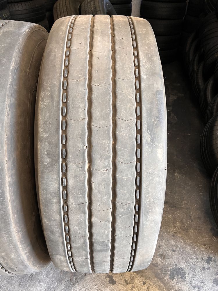 2 anvelope camion 385/65/22.5 , Michelin , 8-9 mm