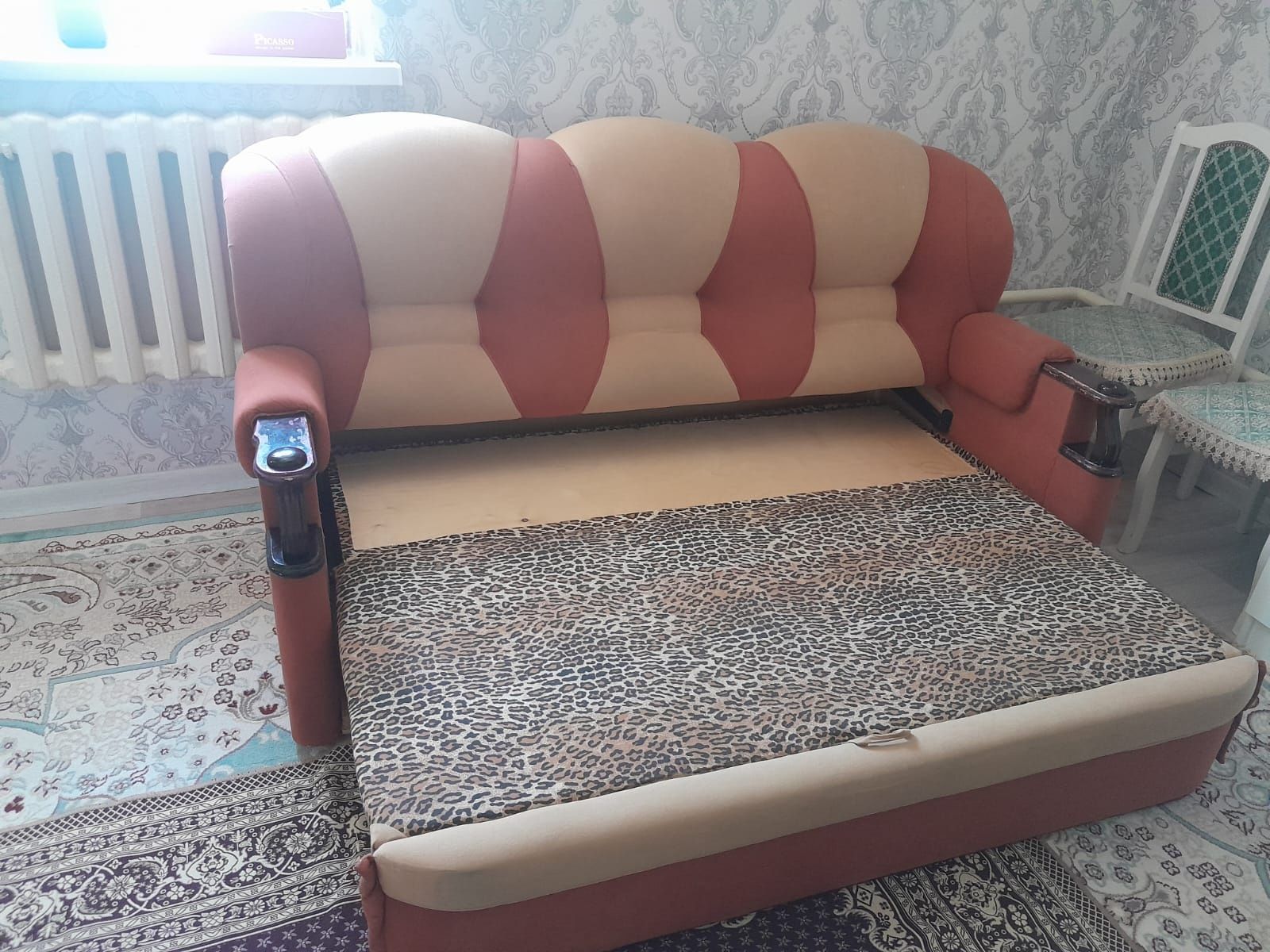 Продам диван  хорошем состояниее