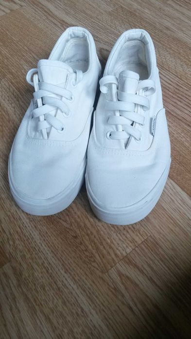 Incaltari sport: Bascheti, Tenesi, Espadrile