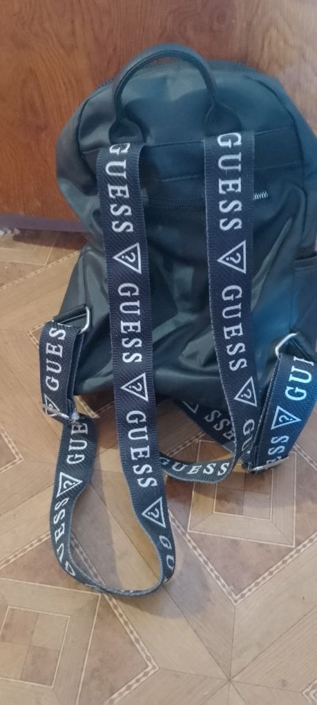 Ранички на Guess,Комплект 4 части-чанта,2 несесерчета,портмоне