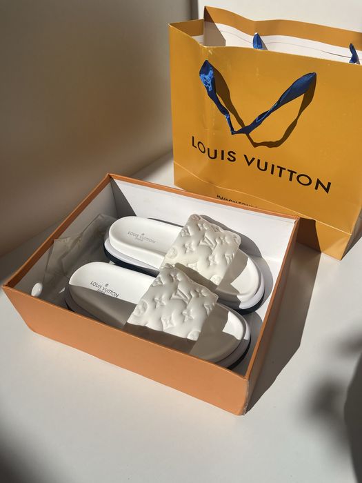 Slapi Louis Vuitton noi la cutie , marimea 38