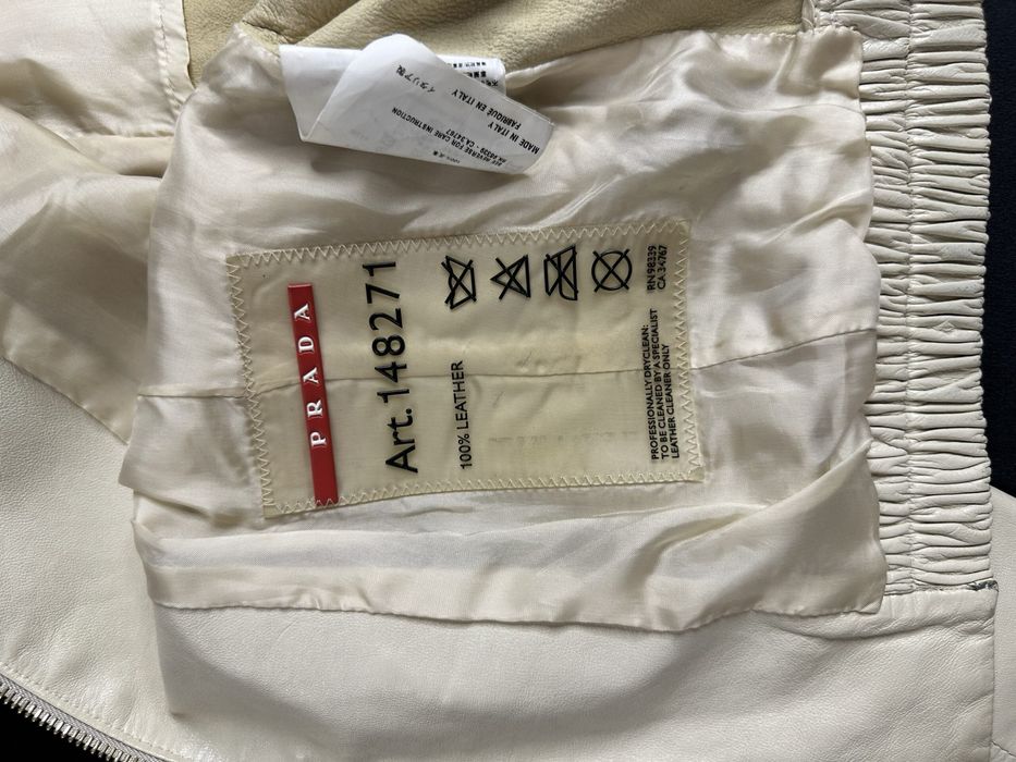 Geacă Prada - Piele Crem cu Accesorii Aurii