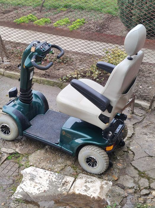 Електрически инвалиден скутер