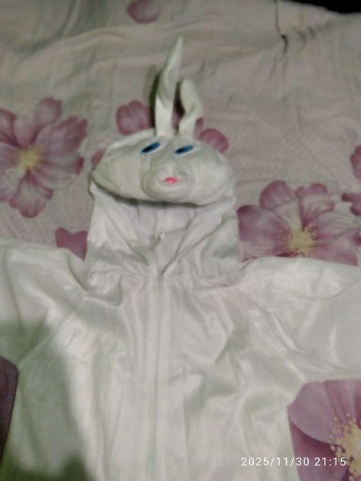 Костюм зайчик в хорошем состоянии!