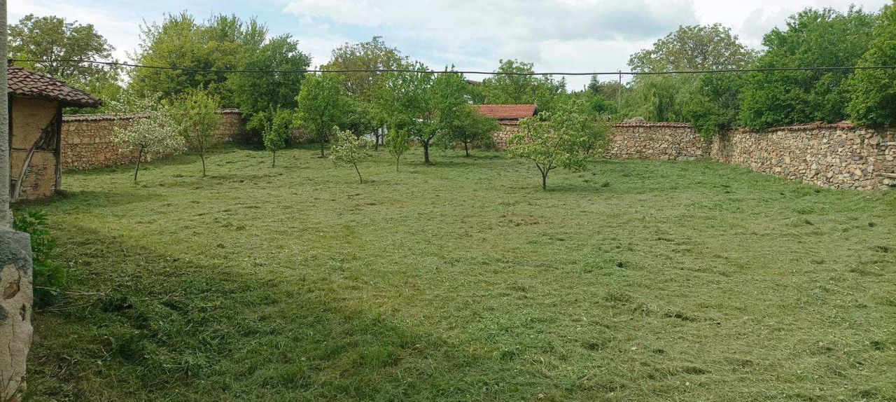 Продава се Къща в с. Веринско, Област София-област - 1563 кв.м за 52 €/кв.м - Снимка #5