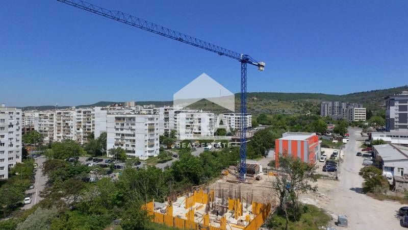 Тристаен апартамент за продажба, с паркомясто и изба, в новострояща се