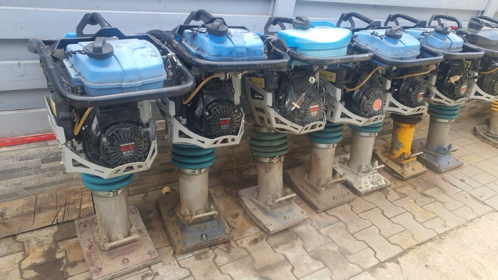 Inchiriez compactor, mai pamant, cangur