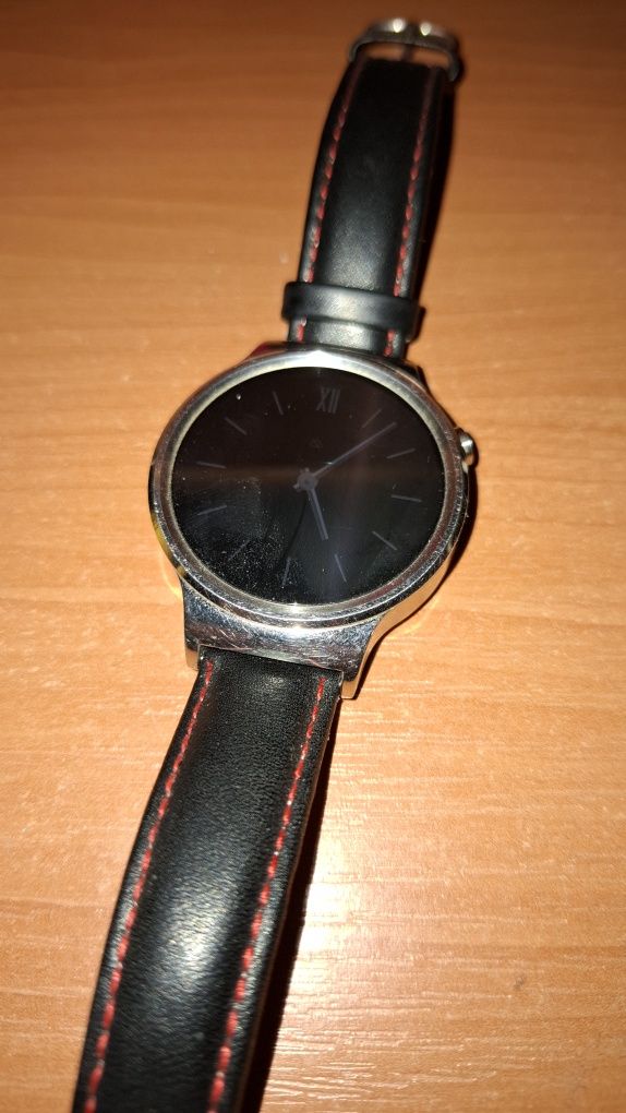 Vând smartwatch Huawei W1 stare buna curele aproape noi