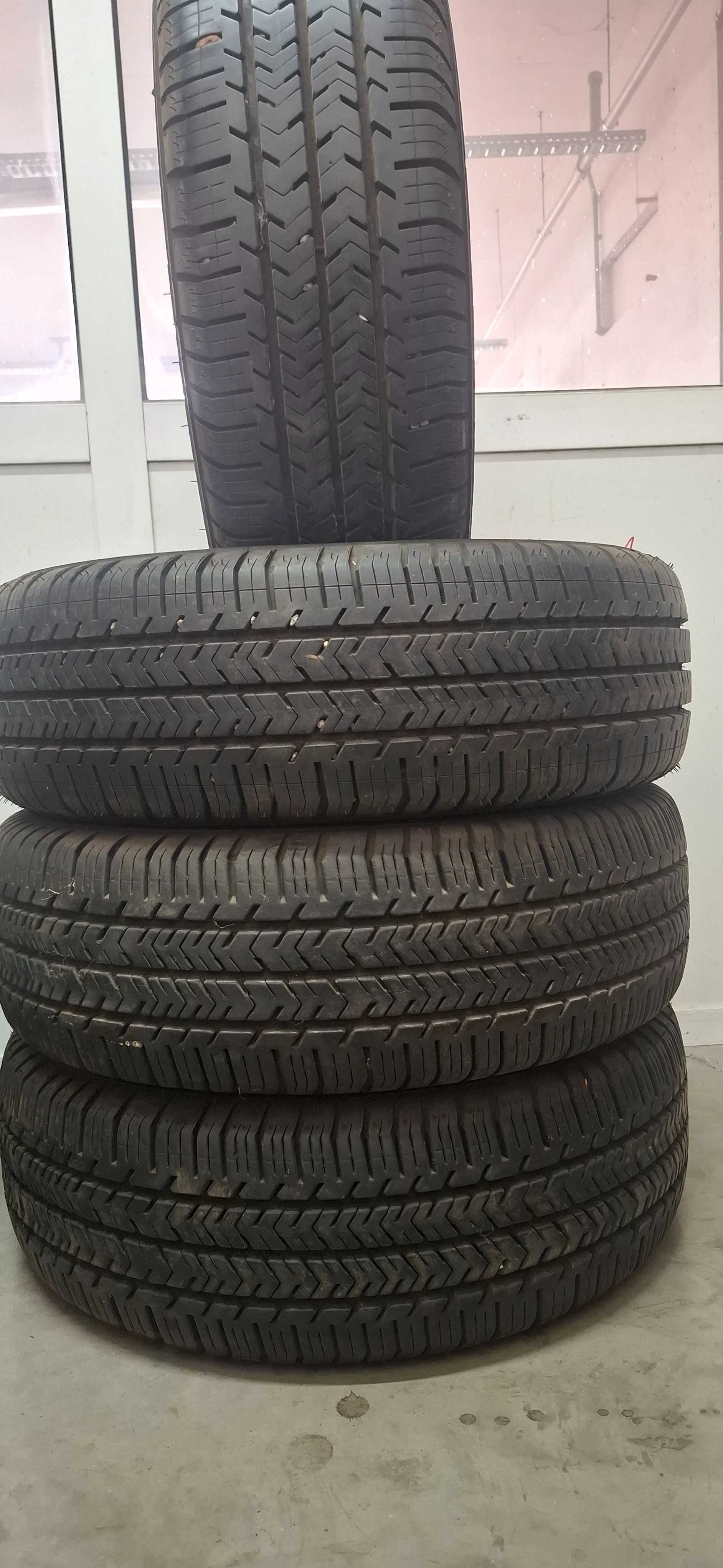 4бр. 215/65/16С Michelin 8mm грайфер, дот 17г. Предлагаме монтаж ++
