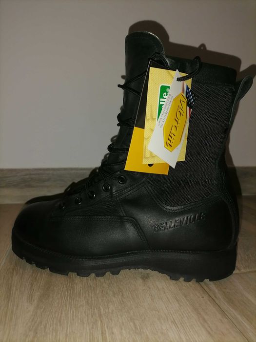 Vând bocanci bellville