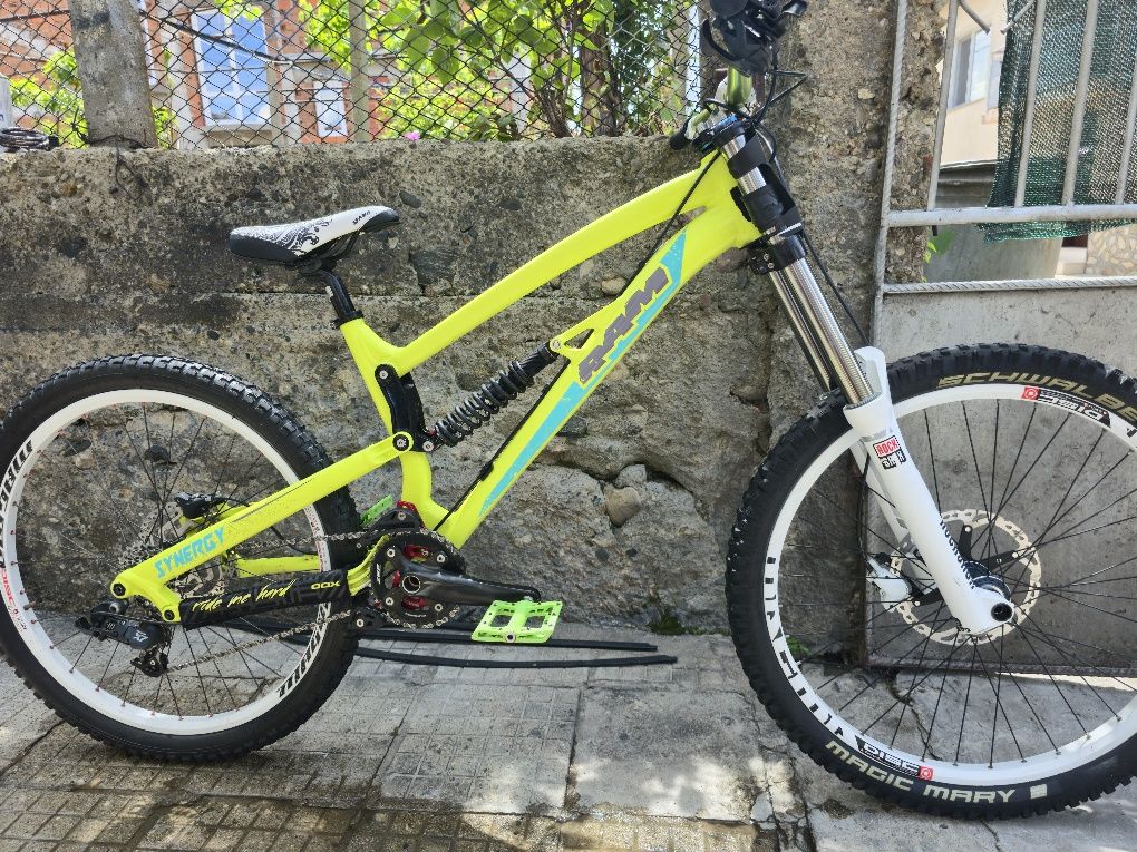 Ram Synergy 26 цола DH bike 1x9 скорости Rockshox Boxxer вилка 200mm.