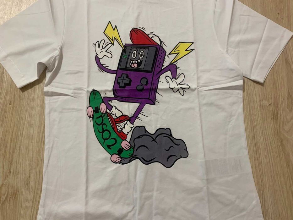 Нови мъжки тениски с етикети Dsquared D2 налични в черен и бял цвят