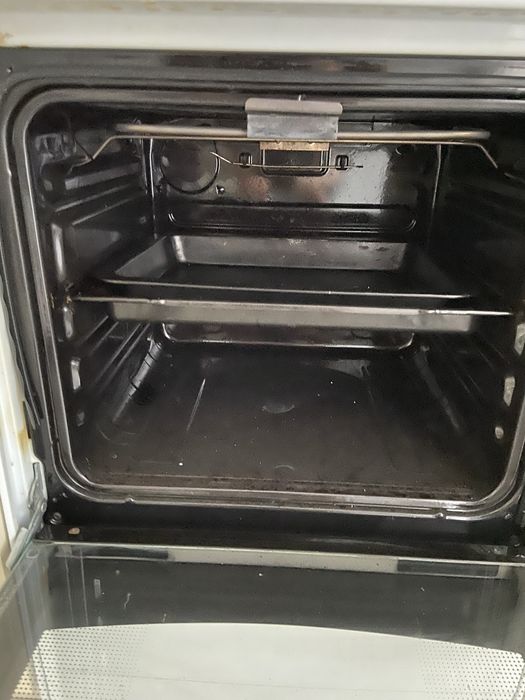 Продам кухонный гарнитур с плитой и стеральной машиной