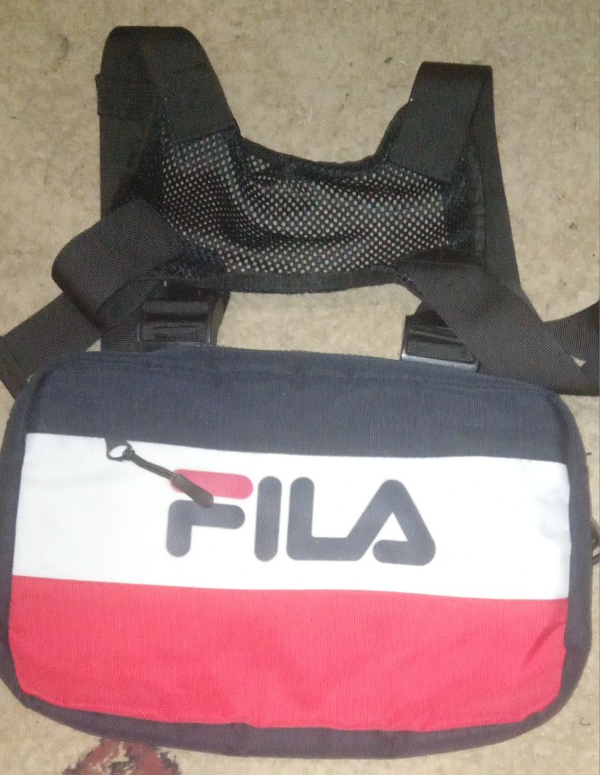 Продам сумку/нагрудник FILA оригинал