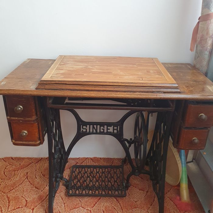 Vând mașină de cusut Singer