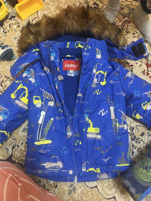 Отдам детские зимние куртки и комбинезон