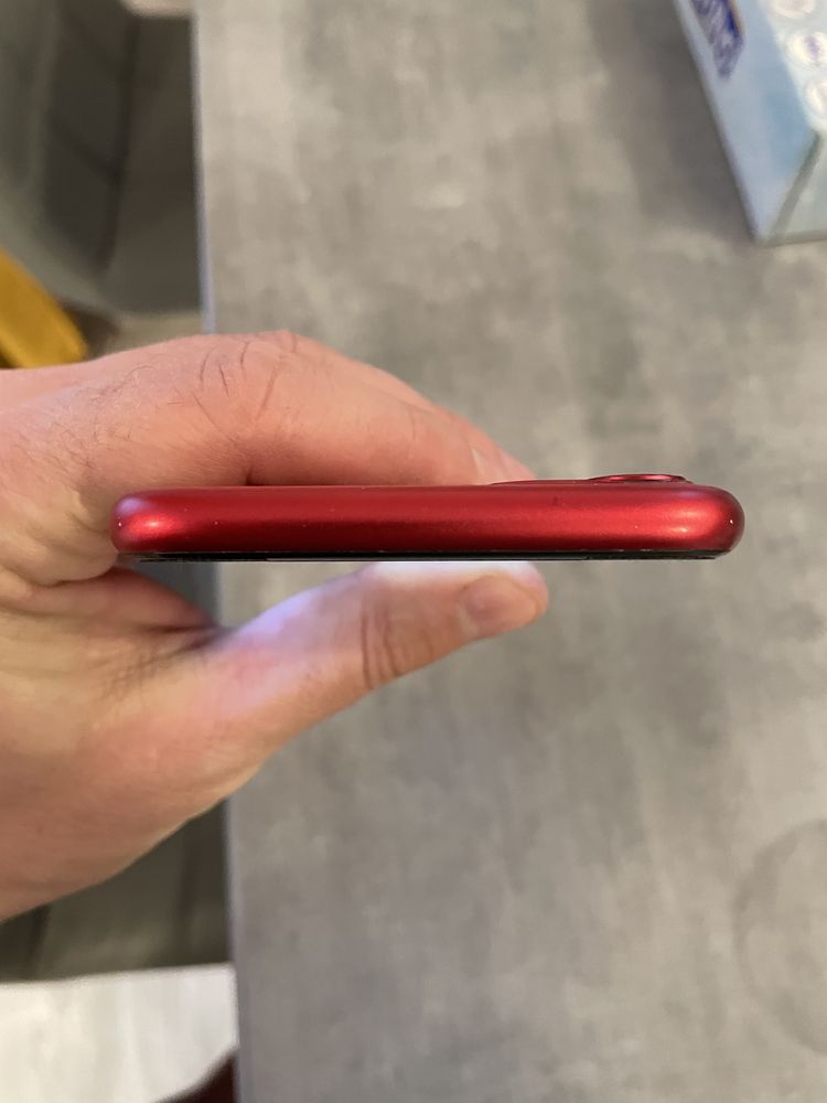 Iphone 11 red in stare buna