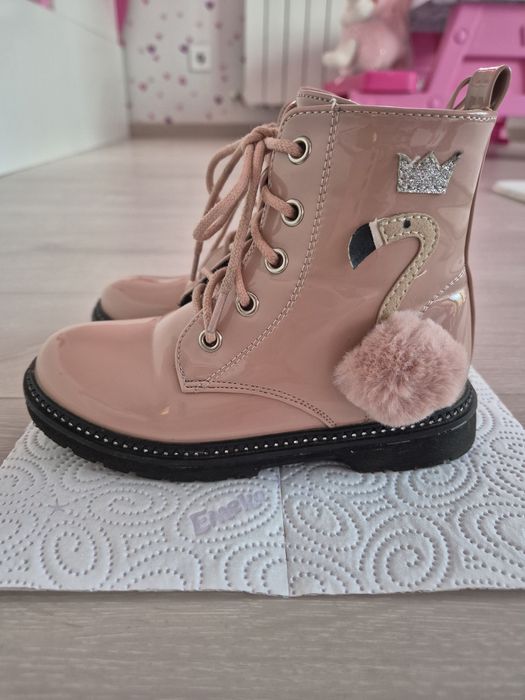 Запазени боти за момиче 27 номер