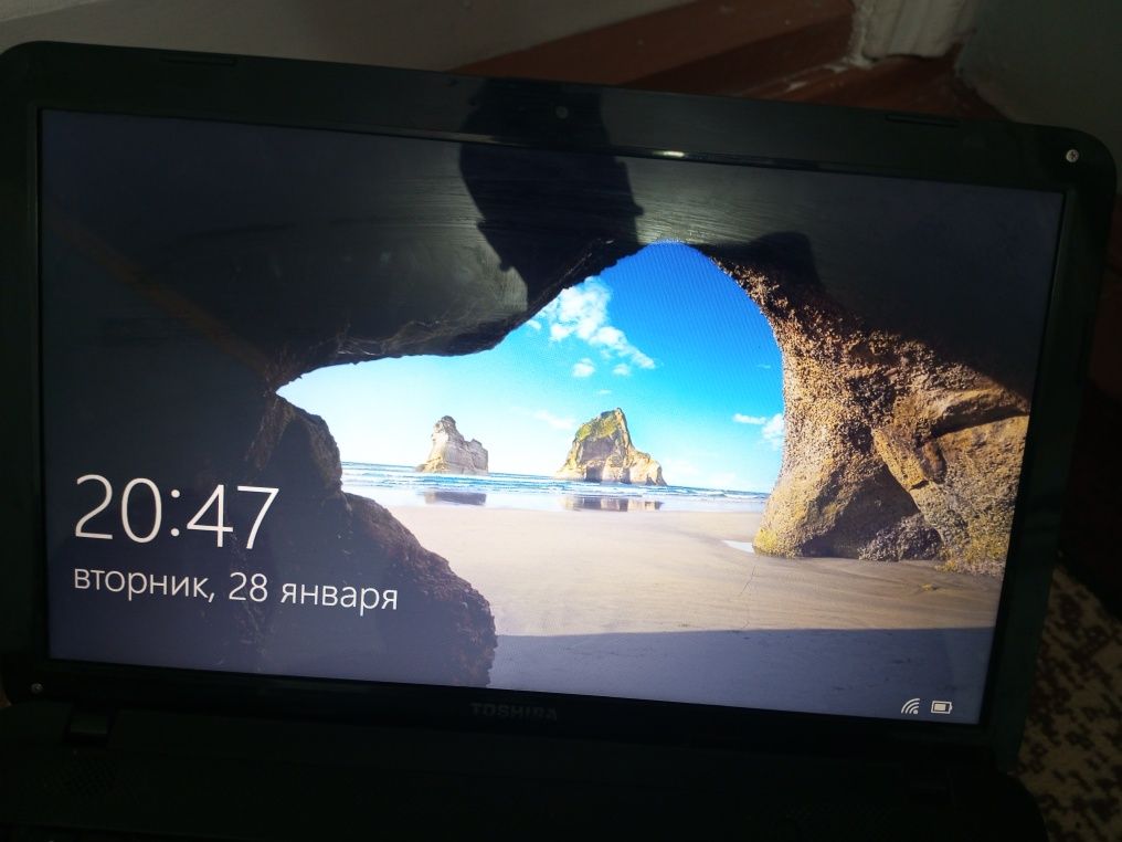 Toshiba noutbook. Core i3. 4 yadro. 256 gb ssd. Batareykasi yaxshi