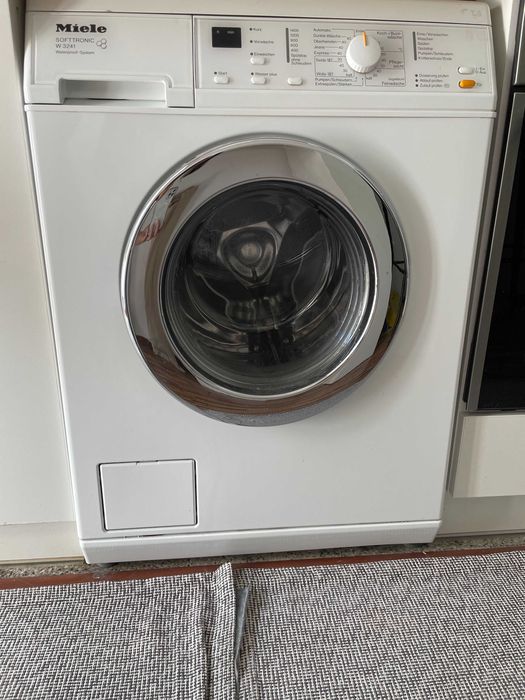 Пералня Miele SOFTTRONIC W 3241 с барабан пчелна пита