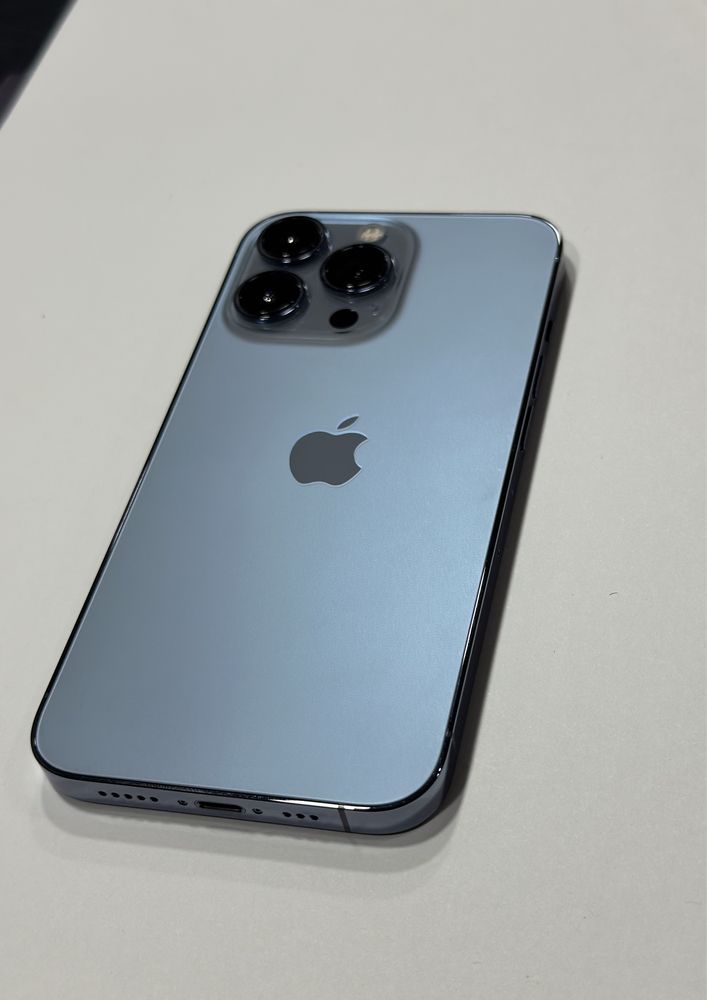 iPhone 13 pro Sierra Blue