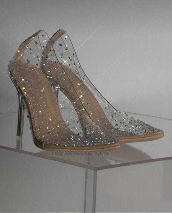 Vând pantofi eleganți