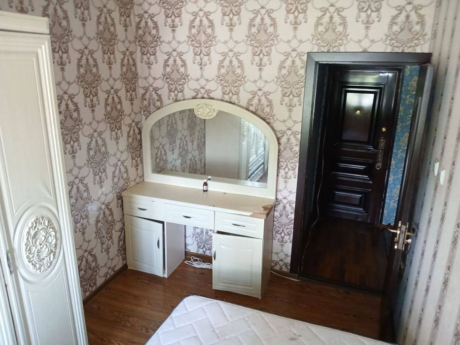 Юнусобод 10 двух комнатная продается квартира