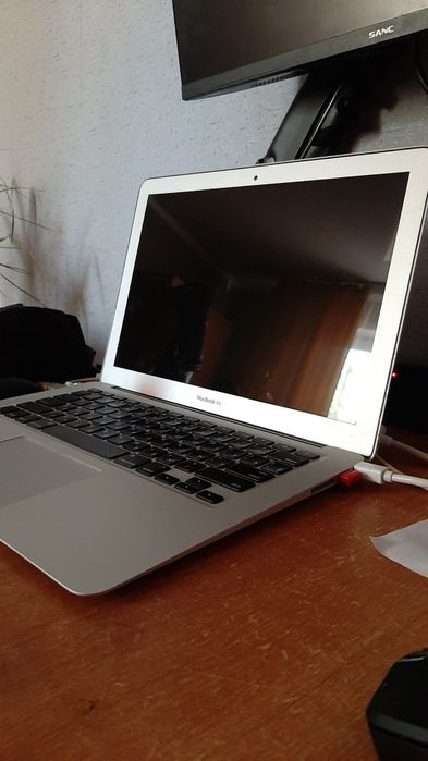 Срочно продам MacBook air 2015