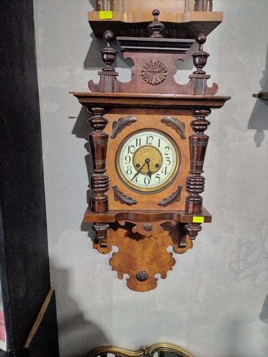 Много красив стенен часовник