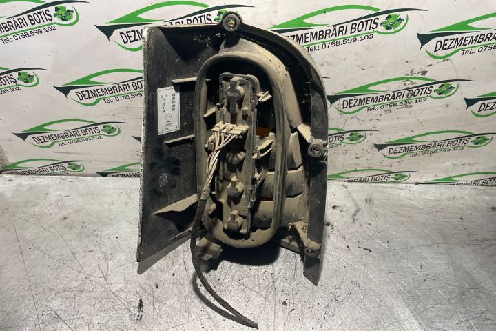 Lampa / Tripla stop dreapta pe aripa Mercedes-Benz Vito W638