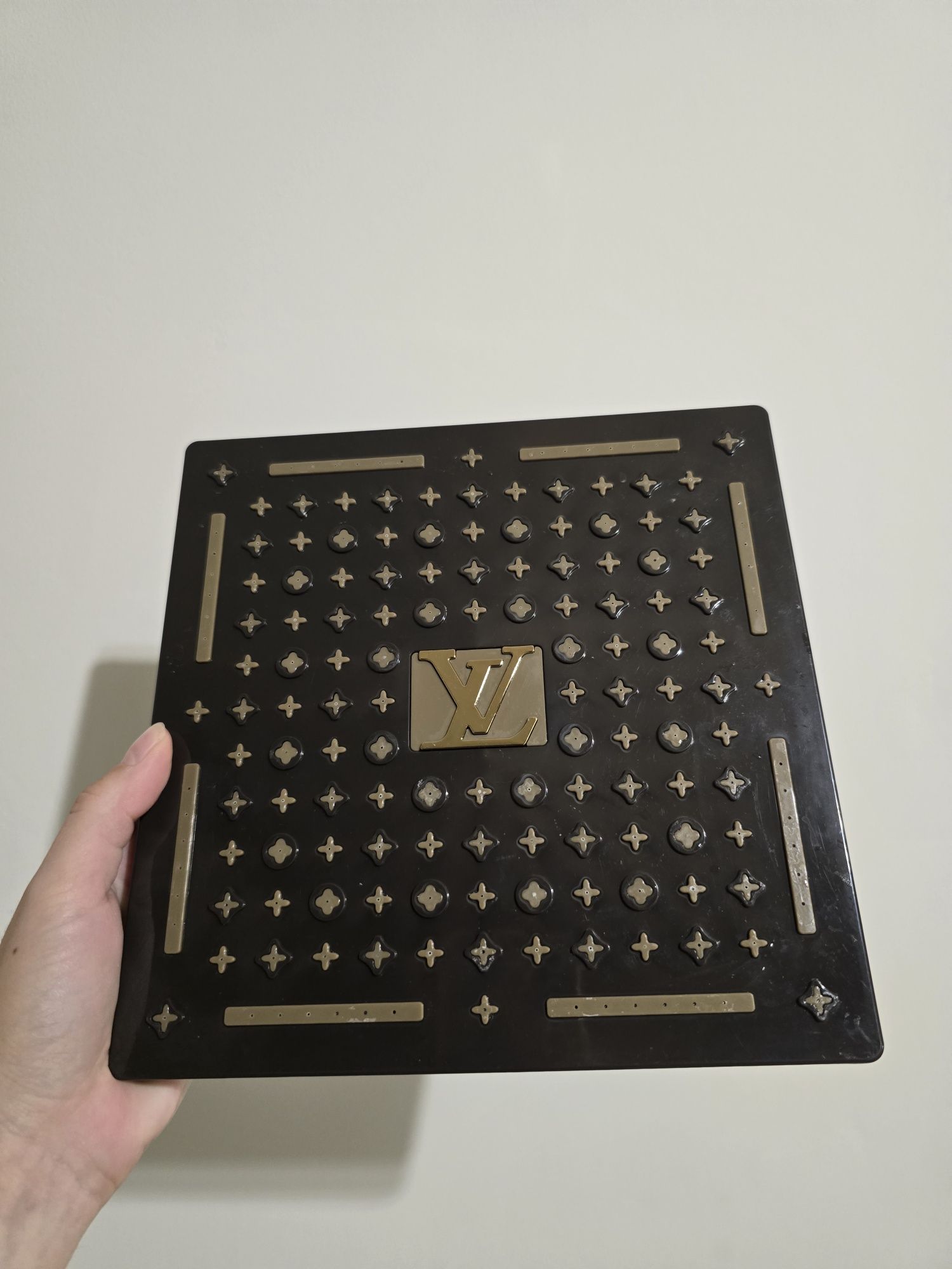 Душ пита Louis vuitton