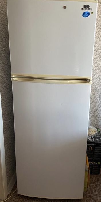 Холодильник Samsung