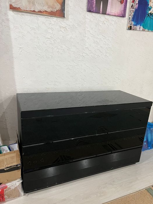 Продается комод черный лакированный